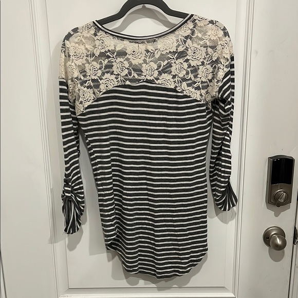 Paper Tee Black and White Fitted Striped Blouse with Lace - Picture 4 of 5